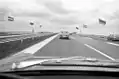 Feierlich geschmückte Hochbrücke