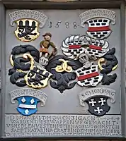 Wappenstein des Peter V. Nagel von Dirmstein und seiner Gattin Katharina Kratz von Scharfenstein, mit dem Allianz- und zwei Ahnenwappen. Nagelscher Hof, Freinsheim, 1588
