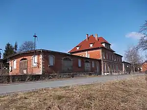 Empfangsgebäude, Straßenseite (2013)