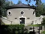 Die in den Damm integrierte Kapelle