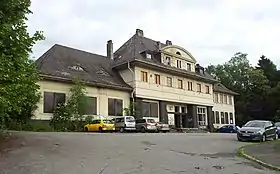 Blick auf das Empfangsgebäude (2014)