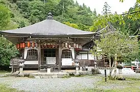 Goma- und Shōten-Halle dahinter
