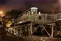 Standseilbahn an der Bergstation beim Boulevard des Pyrénées bei Nacht