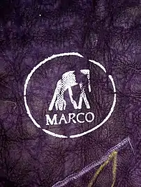 „Marco“ (Fränkische Pelzindustrie – Marco Pelz). Mit der Abbildung eines grasenden Lamms