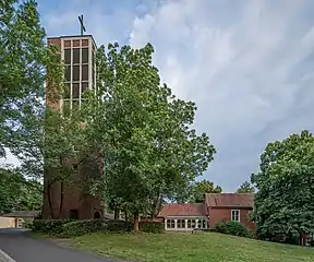 Friedenskirche Göttingen am Rande der ehemaligen Pfalz Grona. Im Turm-Erdgeschoss befindet sich ein Gedenkraum für die Pfalz (Aufnahme 2022)