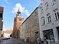 Rechts Nr. 1, dahinter Marienkirche