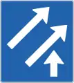 Ineinanderführen Zufahrtsstraße mit der rechten Spur