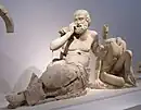 Seher und männliche Figur aus der rechten Giebelhälfte