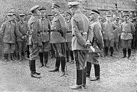 Großherzog Friedrich Franz IV. im Gespräch mit Offizier-Stellvertreter Pöhler (1918)