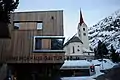 Gemeindehaus und Pfarrkirche