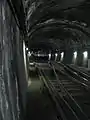 Tunnel unter dem Boulevard de Magenta, Blickrichtung Nordwest: Rechts das zweite Gleis (Voie&nbsp;B), an der linken Tunnelwand nicht erkennbar die fiktive Station „Gare du Nord“