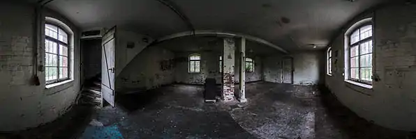 Panoramafoto des Anbaus (ehemalige Scheibenwerkstatt) von innen.