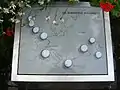 Gedenktafel „Die zerrissene Perlenkette“