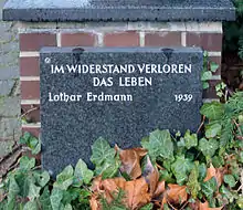 Gedenktafel Lothar Erdmann im Park­friedhof Tempelhof