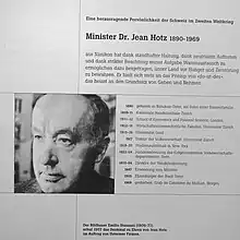 Gedenktafel und Denkmal (1957) für Jean Hotz (1890–1969) Schweizer Minister, von Emilio Stanzani (1906–1977), Bildhauer, an der Stationstrasse 1, Uster, Schweiz
