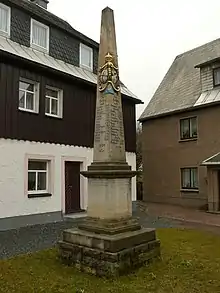 Postmeilensäule Geising am Bahnhof