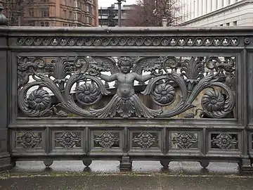Ein Element des Geländers im Detail