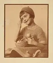 Kinderfotografie: Mädchen im Strickkleid 1922