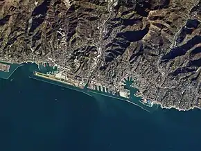 Hafen Genua, Satellitenbild 2016(links: Containerterminal Voltri nur z. T. sichtbar)
