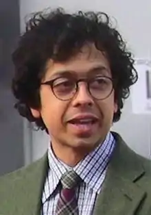 Geoffrey Arend spielt Dr. Ethan Gross
