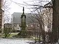 Kriegerdenkmal von der Seite