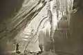 Expeditionsteilnehmer im Eisdom, Himalaya-Expedition 1954