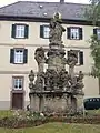 Freigruppe mit Maria als Trösterin von 1751 in Gerlachsheim an der Tauber, von H. E. Busse "herrlichste Mutter Gottes" genannt, Gesamtansicht