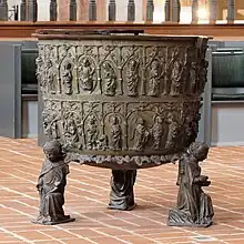 Taufbecken (1337) in der Marienkirche (Lübeck)