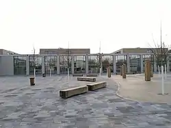 Schulhof und Magistrale