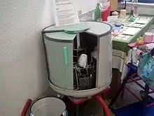 Geschirrspülmaschine vom VEB Elektro Installation Oberlind, ein Betrieb des Kombinat VEB Elektrogerätewerk Suhl