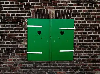 Geschlossene Fensterläden in Düsseldorf