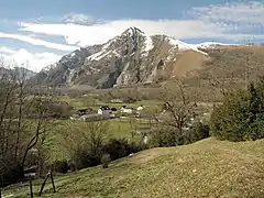 Blick über Geu tzm 1349 m hohen Pic du Pibeste im Westen