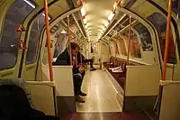 Fahrzeug der Glasgow&nbsp;Subway mit abgeschrägten Seitenwänden zur Anpassung an das Tunnelprofil