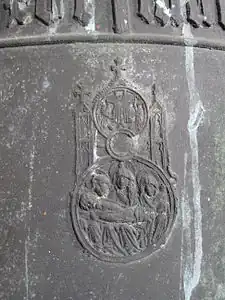 Aachener Pilgerzeichen als Glockenschmuck der Marienglocke der Evangelischen Kirche in Großen-Linden (1476 gegossen)