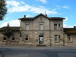 Empfangsgebäude, Straßenseite