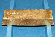 Goldbarren mit einem Gewicht von ca. 12,44&nbsp;kg. Goldbarren dieser Größe befinden sich meist nur im Besitz von Zentralbanken.