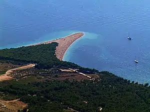 Das Goldene Horn (kroat. „Zlatni Rat“), das Aushängeschild von Brač