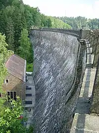 Luftseite der Staumauer, 2005