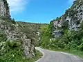 Straße über den Col de Murs bei Venasques