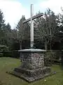 Kreuz über Gräberfeld für Bombenopfer und Soldaten 1945 in Gotha