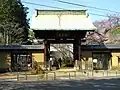 (jap. 三門 sanmon)