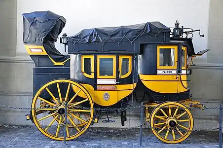 Originale Gotthardkutsche vor dem Landesmuseum Zürich