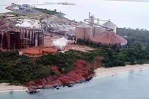 Bauxit-Raffinerieanlage auf dem Gelände der Gove-Bauxitmine bei Nhulunbu, Northern Territory