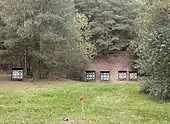 Sandgrube heute als Bogenschießplatz, hinten die scharfe Abbruchkante, die die Höhe der Düne zeigt