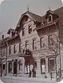 Fotoaufnahme um 1920: Die Bäckerei befindet sich noch auf der rechten Seite.
