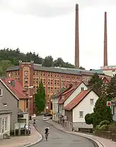 Ortsdurchfahrt mit dem 1908 erbauten, neuen Hafenhaus des Werkes Grünenplan der DESAG