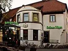 Grüner Jäger am Adolf-Reichwein-Platz