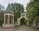 Potsdamer Tor am westlichen Zugang zum Gutspark