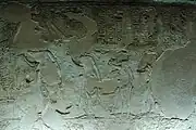 Raum Gamma, Die Königsfamilie vor der Statue der Maketaton (Statue hier nicht sichtbar)