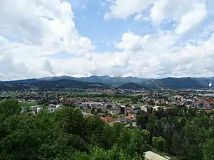 Blick von der Wallfahrtskirche Maria Straßengel auf die Ortschaften Hundsdorf, Rötz (beide links), Gratwein (mittig) sowie Straßengel und Judendorf (rechts im Vordergrund)